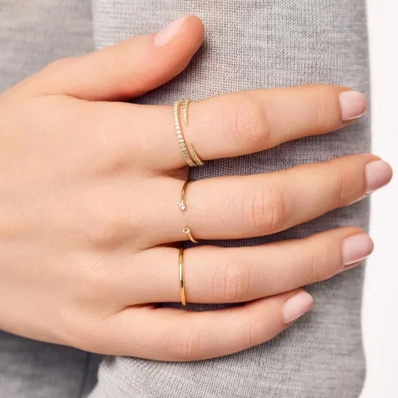 Ana Luisa - Aster Gold Band Ring
14K Gold on Sterling Silver - Size 6 - Picture 2 of 7